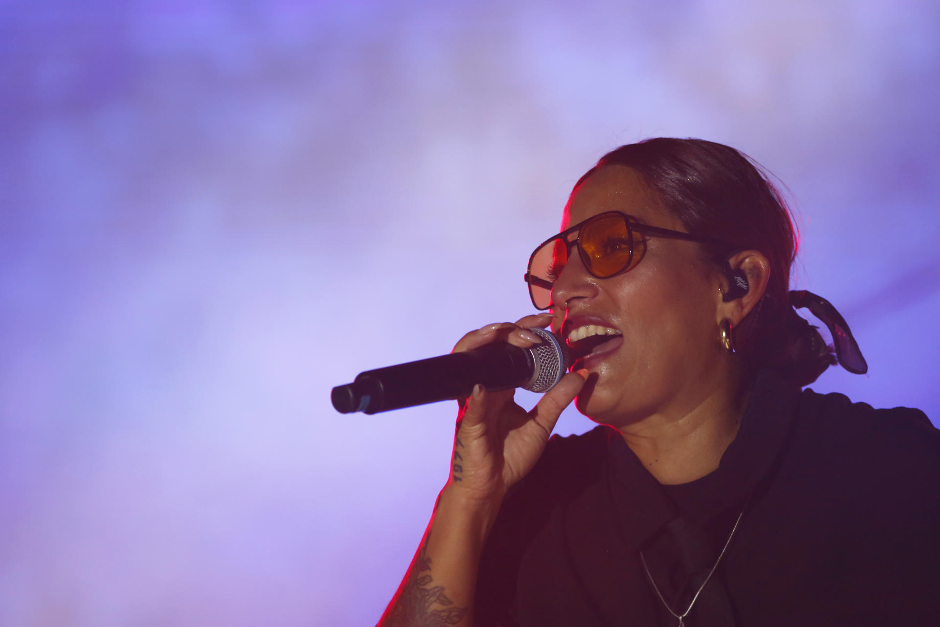 Imagen de la rapera chilena Ana Tijoux en un concierto en la ciudad de Guadalajara, Jalisco (México), del pasado 30 de marzo de 2024. EFE/Francisco Guasco