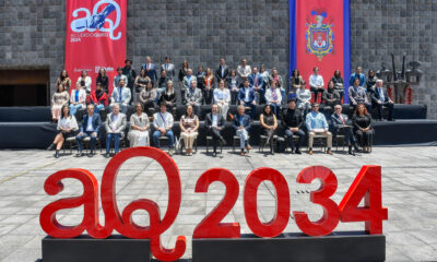 Fotografía cedida por la Alcaldía de Quito de representantes de diversos sectores que suscribieron el Acuerdo Quito 2034, este miércoles en Quito (Ecuador). EFE/ Alcaldía De Quito