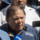 Fotografía de archivo del 23 de enero de 2024 del opositor venezolano Andrés Velásquez mientras habla con la prensa durante una manifestación en Caracas (Venezuela). EFE/ Miguel Gutiérrez