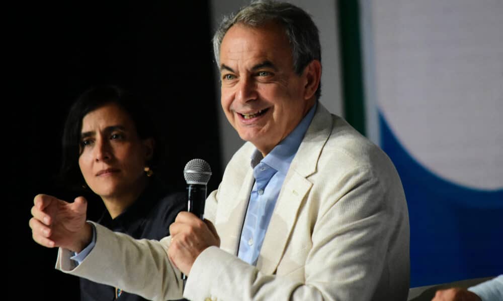 El expresidente del Gobierno español, José Luis Rodríguez Zapatero habla durante la Feria de Economías para la vida este miércoles, en Barranquilla (Colombia). EFE/ Aleidys Coll