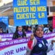 Imagen de archivo de activistas mujeres que protestan en Cochabamba (Bolivia) pidiendo un alto a la violencia de género. EFE/Jorge Abrego