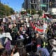 Fotografía de un grupo de árabes manifestandose contra las guerras en Gaza y Líbano en Dearborn, Michigan (Estados Unidos). EFE/Javier Otazu