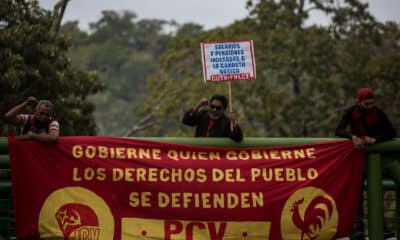 Fotografía de archivo de una pancarta del Partido Comunista de Venezuela (PCV), que en esta ocasión pidió contar los votos de las elecciones presidenciales del 28 de julio pasado. EFE/ Miguel Gutiérrez