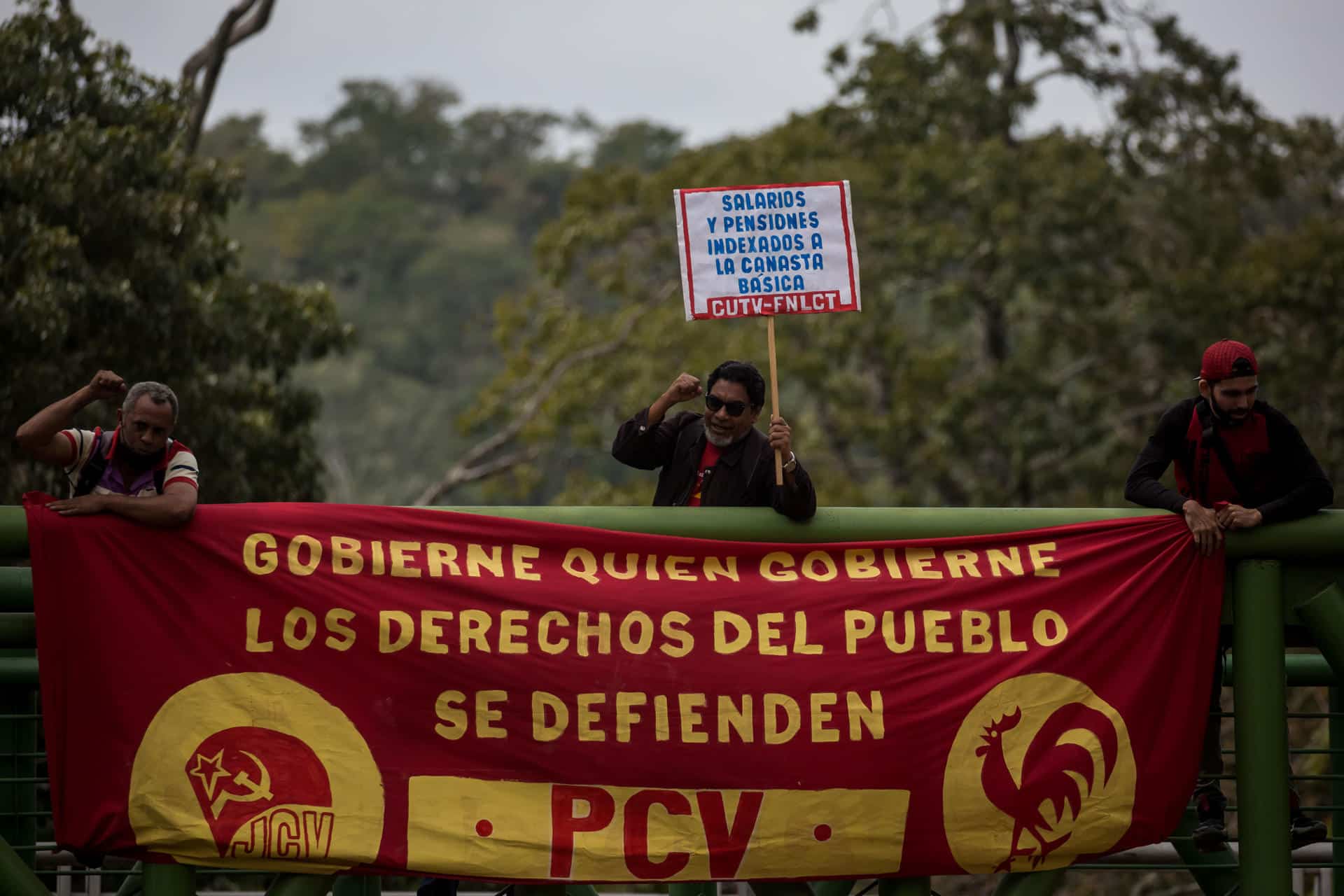 Fotografía de archivo de una pancarta del Partido Comunista de Venezuela (PCV), que en esta ocasión pidió contar los votos de las elecciones presidenciales del 28 de julio pasado. EFE/ Miguel Gutiérrez