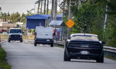 Fotografía de archivo en donde se ven autos por una calle de Miami. EFE/Giorgio Viera