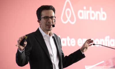 El director general de Airbnb México, Ángel Terral, habla durante una rueda de prensa en la Ciudad de México (México). Archivo. EFE/José Méndez