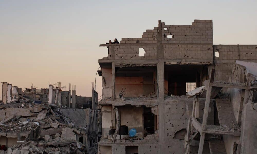 Vista de edificios destruidos en Jan Yunis, en el sur de la Franja de Gaza, el 30 de septiembre de 2024. EFE/EPA/HAITHAM IMAD