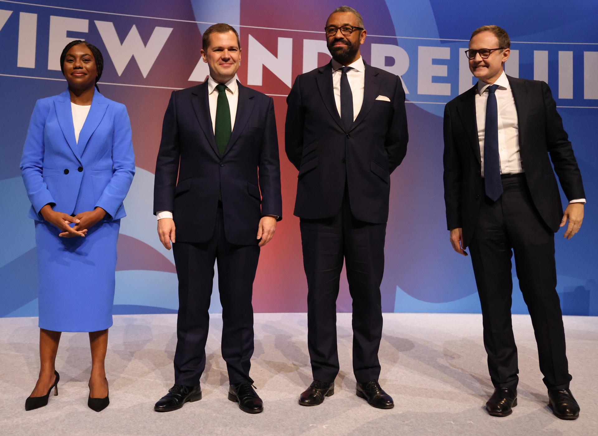 De izquierda a derecha, Kemi Badernoch, Robert Jenrick, James Cleverly y Tom Tugendhat en la clausura del congreso anual del Partido Conservador en Birmingham, el 2 de october 2024. EFE/EPA/NEIL HALL