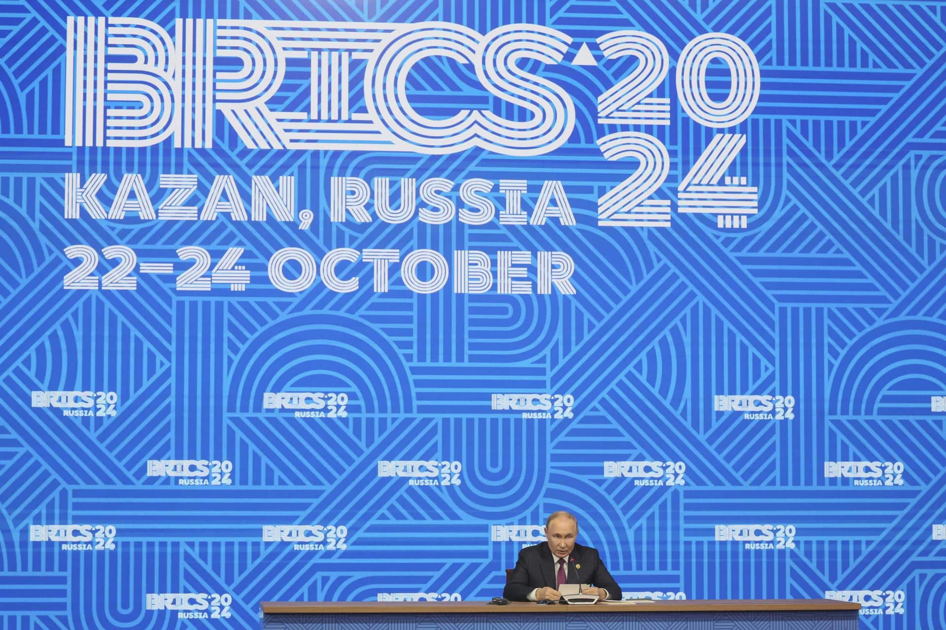 El presidente ruso, Vladímir Putin, habla durante su conferencia de prensa en la cumbre de los BRICS en Kazán, Rusia, el 24 de octubre de 2024. EFE/EPA/MAXIM SHIPENKOV