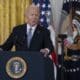 El presidente estadounidense, Joe Biden, pronuncia un discurso en una recepción nacional de artes y humanidades en la Casa Blanca en Washington, DC, EE.UU., el 21 de octubre de 2024. EFE/EPA/Chris Kleponis / POOL