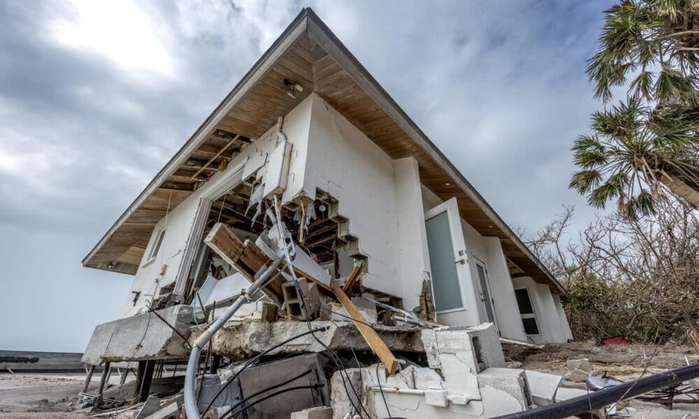 Fotografía de los daños que dejó el paso del huracán Milton enManasota Key, Florida (EE.UU.). EFE/EPA/CRISTOBAL HERRERA-ULASHKEVICH