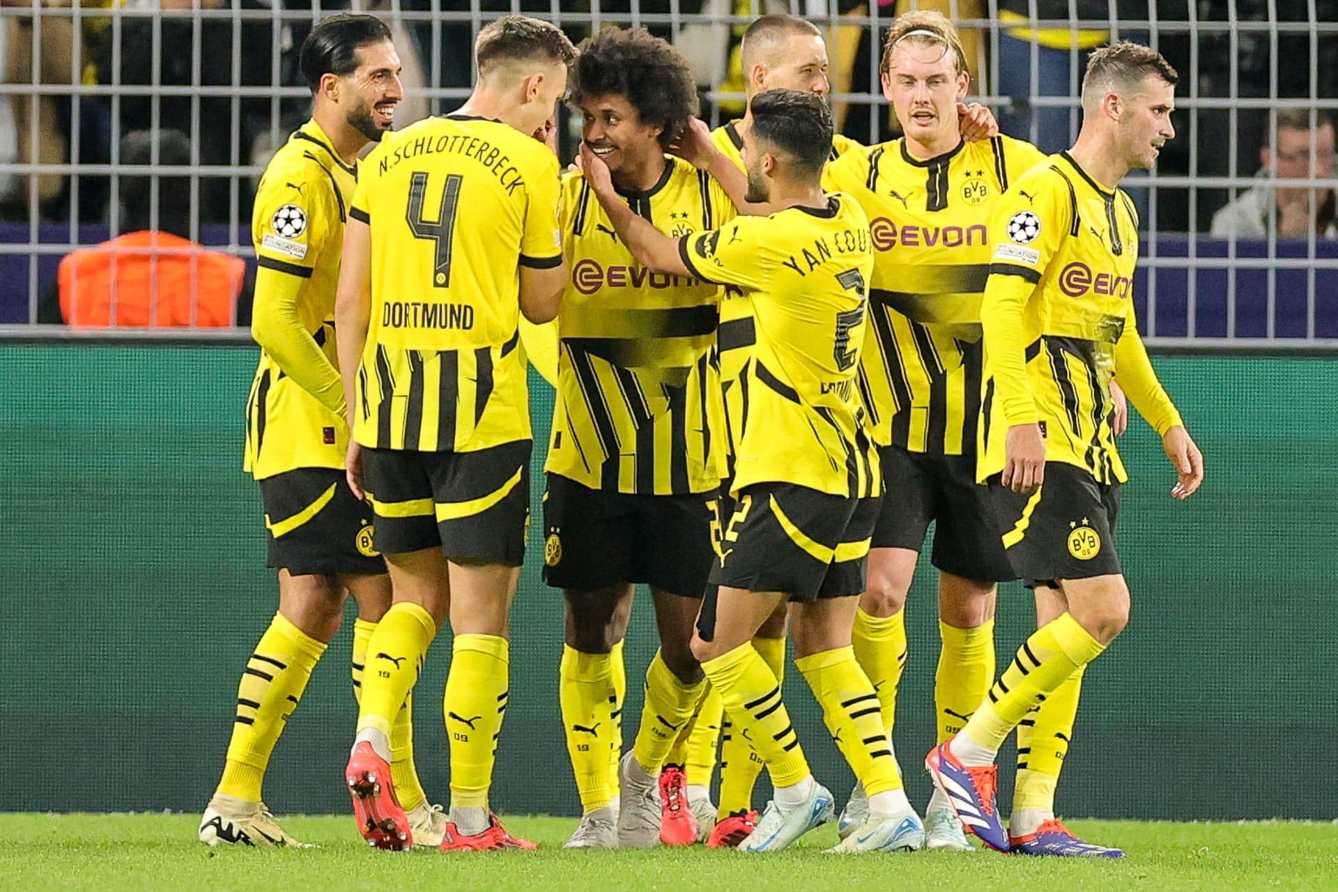 Los jugadores del Borussia Dortmund celebran un gol durante un partido de la Liga de Campeones, en una foto de archivo. EFE/EPA/FRIEDEMANN VOGEL