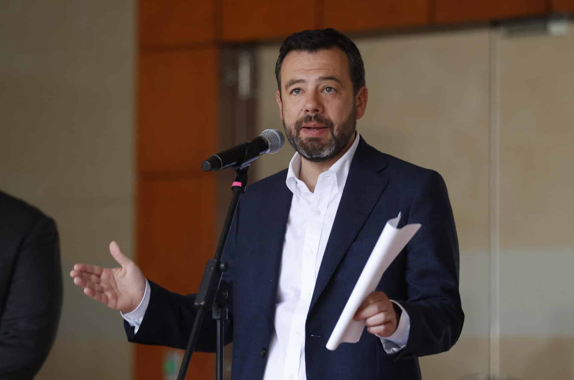 Fotografía dearchivo del alcalde de Bogotá, Carlos Fernando Galán, durante una rueda de prensa en Bogotá (Colombia). EFE/Mauricio Dueñas Castañeda