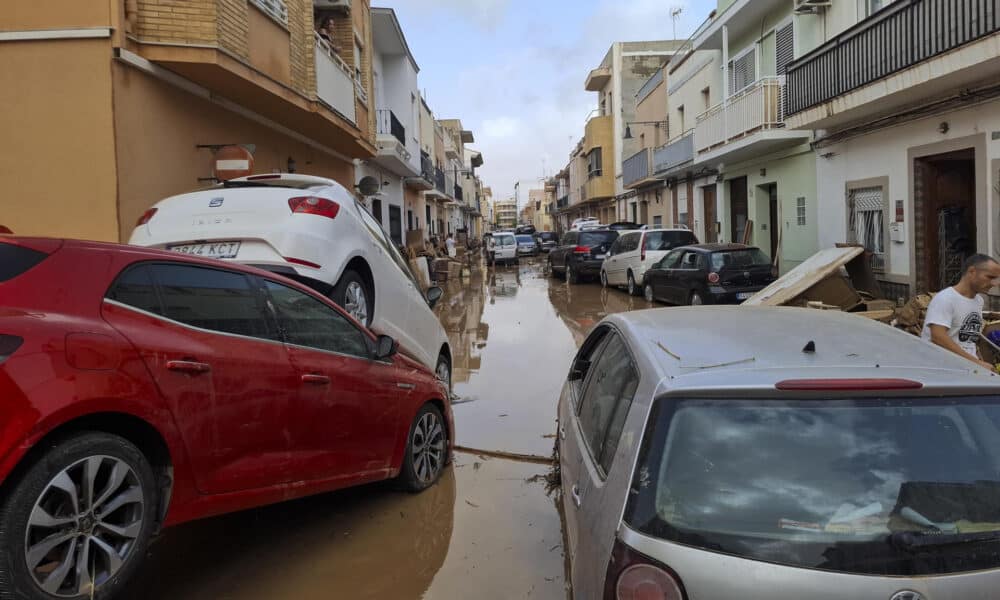 Vista general de una de las calles de La Alcudia tras las inundaciones provocadas por las intensas lluvias de la fuerte dana que afecta especialmente el sur y el este de la península ibérica. EFE/Miguelina Galiano