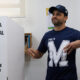 El candidato a la alcaldía de São Paulo, Pablo Marçal posa durante la votación para las elecciones municipales este domingo, en el Centro Educacional Brandão en São Paulo (Brasil). EFE/ Isaac Fontana