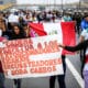 Fotografía de archivo del 10 de octubre de 2024 de un grupo de personas que participan en una protesta contra el sicariato, la violencia y la inseguridad, en Lima Personas participan en una marcha de protesta contra la inseguridad, este jueves en Lima (Perú). EFE/ Stringer