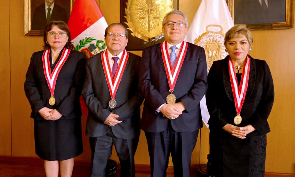 Fotografía cedida por Ministerio Público de Perú de izquierda a derecha: Delia Espinoza, Pablo Sánchez, Juan Carlos Villena y Zoraida Ávalos. La Junta Suprema de Fiscales de Perú eligió este viernes a Delia Espinoza como fiscal de la Nación (general) y asumirá el cargo que desempeñó de forma interina desde diciembre pasado, cuando se abrió una investigación contra su predecesora, Patricia Benavides, que determinó su destitución. EFE/ Ministerio Público De Perú