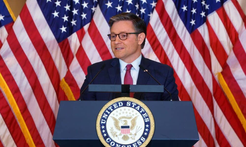 Fotografía de archivo del presidente de la Cámara de Representantes de Estados Unidos, Mike Johnson, durante una ceremonia en Washington, DC, EE. UU., el 18 de septiembre de 2024. EFE/EPA/Will Oliver