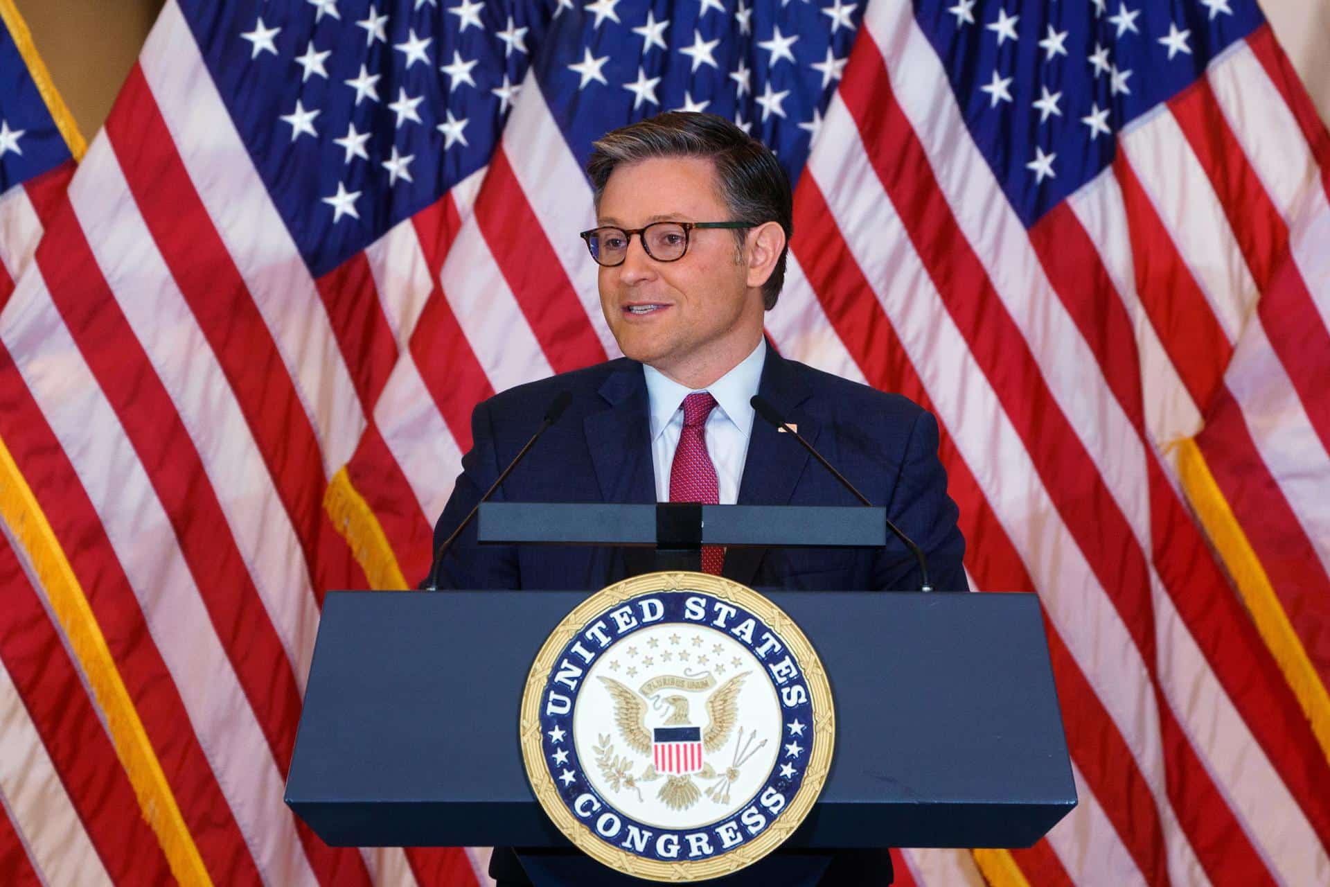 Fotografía de archivo del presidente de la Cámara de Representantes de Estados Unidos, Mike Johnson, durante una ceremonia en Washington, DC, EE. UU., el 18 de septiembre de 2024. EFE/EPA/Will Oliver