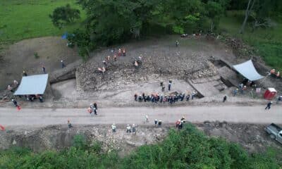 Imagen de archivo de trabajadores que laboran en el salvamento arqueológico del tramo 1 de las obras de construcción del Tren Maya, en el municipio de Palenque, estado de Chiapas (México). EFE/ Manuel López