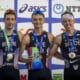 TORREMOLINOS (MÁLAGA), 20/10/2024.- Podio final del Mundial de triatlón tras la última prueba disputada en Torremolinos, el triatleta francés Leo Bergere (i), segundo clasificado, el británico Alex Yee (c), campeón del mundo, y el neozelandés Hayden Wild (d), tercero. EFE/Álvaro Cabrera