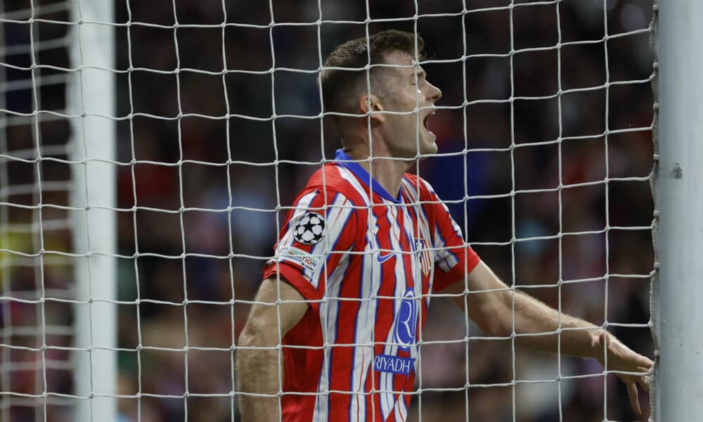 Sorloth, durante el partido contra el Lille. EFE/ Juanjo Martin