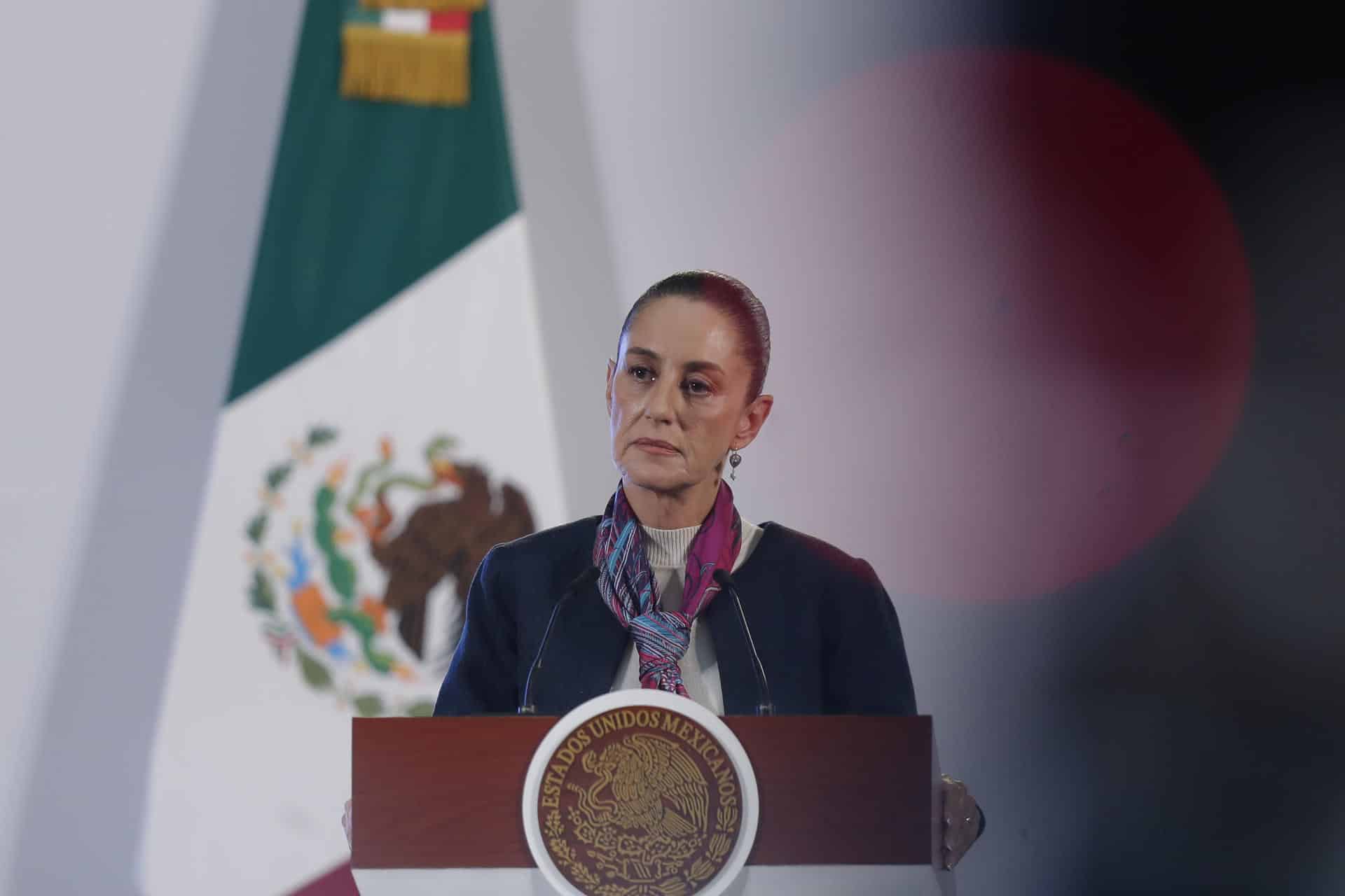 La presidente de México, Claudia Sheinbaum, habla durante una rueda este miércoles, en el Palacio Nacional de la Ciudad de México (México). EFE/ Isaac Esquivel