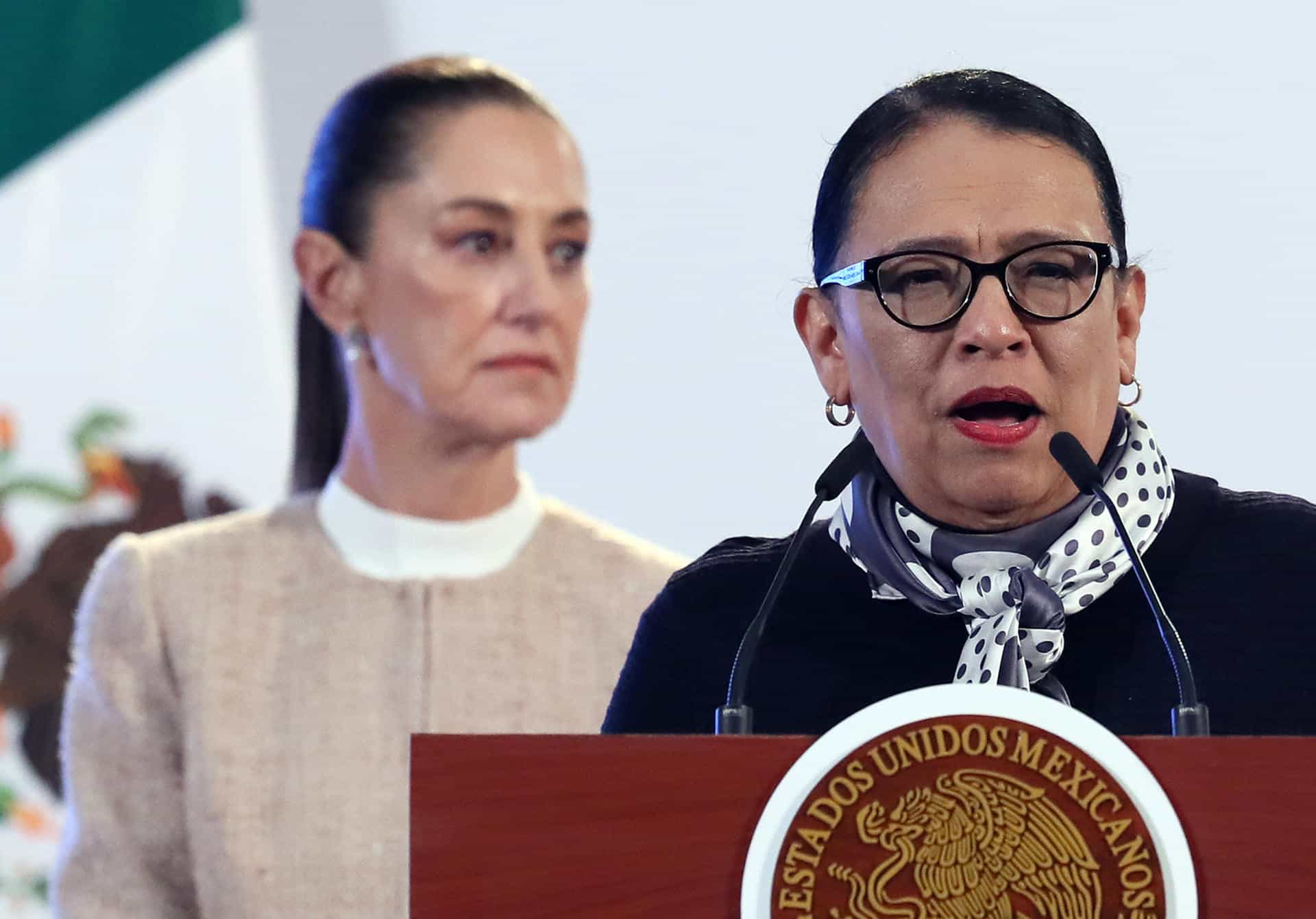 La secretaria de Gobernación (SG), Rosa Icela Rodríguez habla este lunes durante una conferencia de prensa en Palacio Nacional de la Ciudad de México (México). EFE/Mario Guzmán