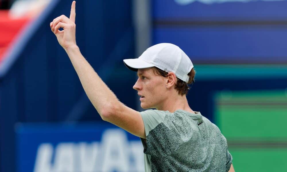 Jannik Sinner durante el partido de este jueves en el Masters de Shanghái. EFE/EPA/ALEX PLAVEVSKI