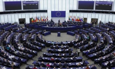 Los miembros del Parlamento asisten a las votaciones en el Parlamento Europeo en Estrasburgo, Francia, el 22 de octubre de 2024. EFE/EPA/RONALD WITTEK