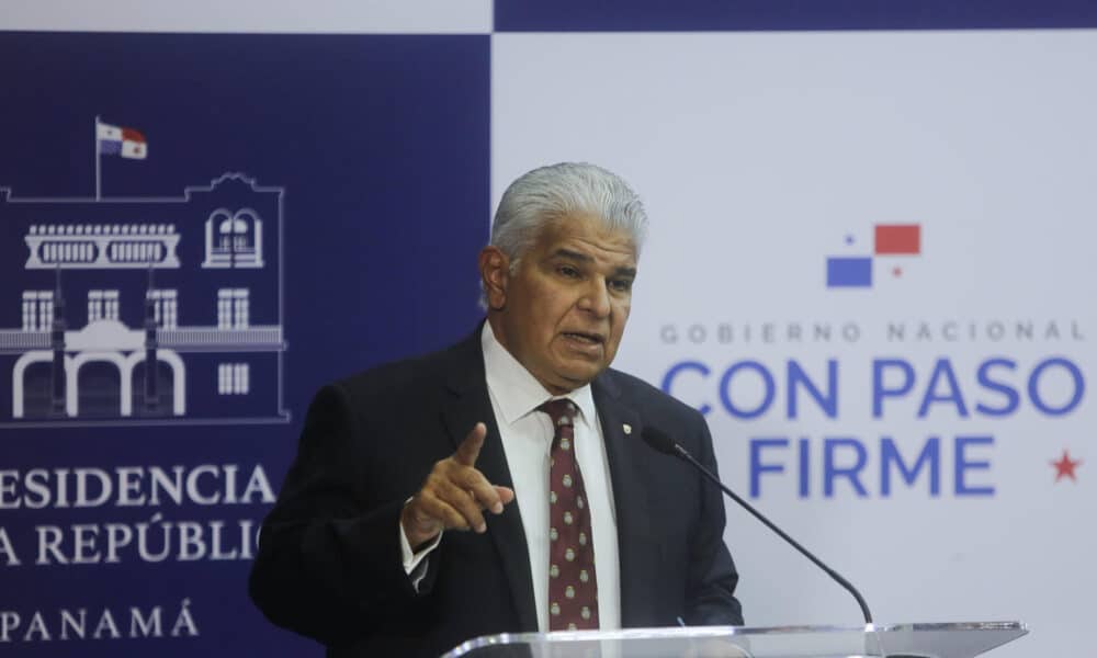 El presidente de Panamá, José Raúl Mulino, habla durante una rueda de prensa este jueves, en Ciudad de Panamá (Panamá). EFE/Carlos Lemos