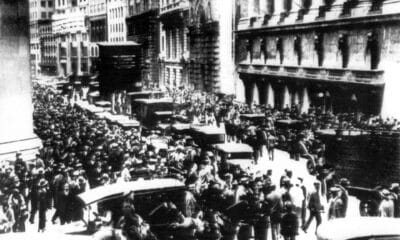 Nueva York (Estados Unidos), 18-10-1929.-  Ciento de personas se agolpan ante la Bolsa,en Wall Street. EFE/Archivo/aa