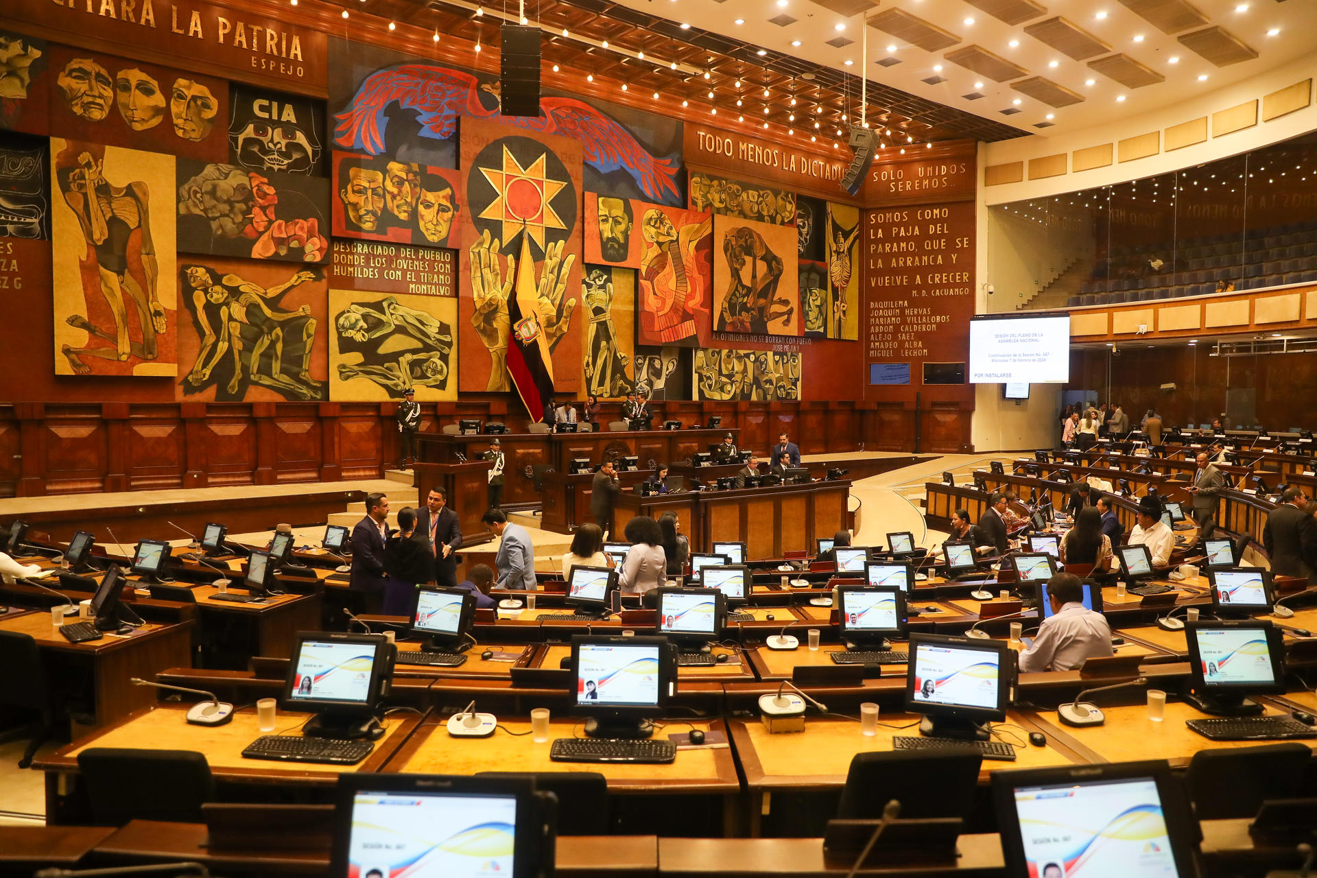 Fotografía de archivo en donde se ve la Asamblea Nacional (Parlamento) de Ecuador en Quito. EFE/José Jácome