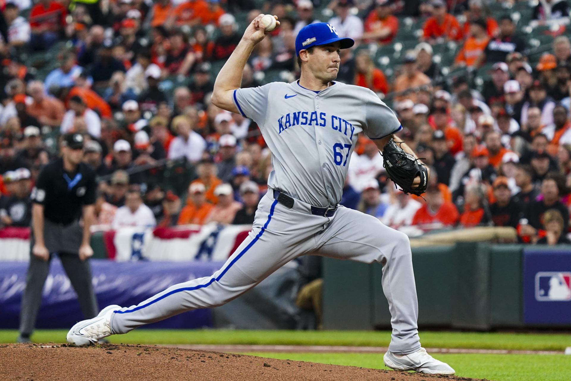 El lanzador abridor de los Reales de Kansas City, Seth Lugo, maniató este miércoles la artillería de los Orioles de Baltimore. EFE/EPA/SHAWN THEW