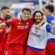 El delantero croata del Osuna Ante Budimir celebra el gol marcado ante el Getafe que ha supuesto el 1-1 en el marcador durante el partido correspondiente a la novena jornada de LaLiga EA Sports disputado esta tarde en el Estadio Coliseum de Getafe. EFE/Sergio Pérez