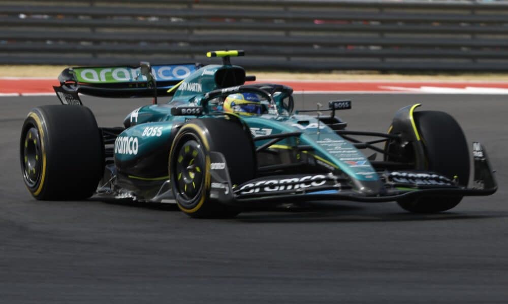 Fernando Alonso de España para el equipo Aston Martin en acción durante la carrera Sprint en Austin, TX, EE.UU. EFE/EPA/JOHN MABANGLO