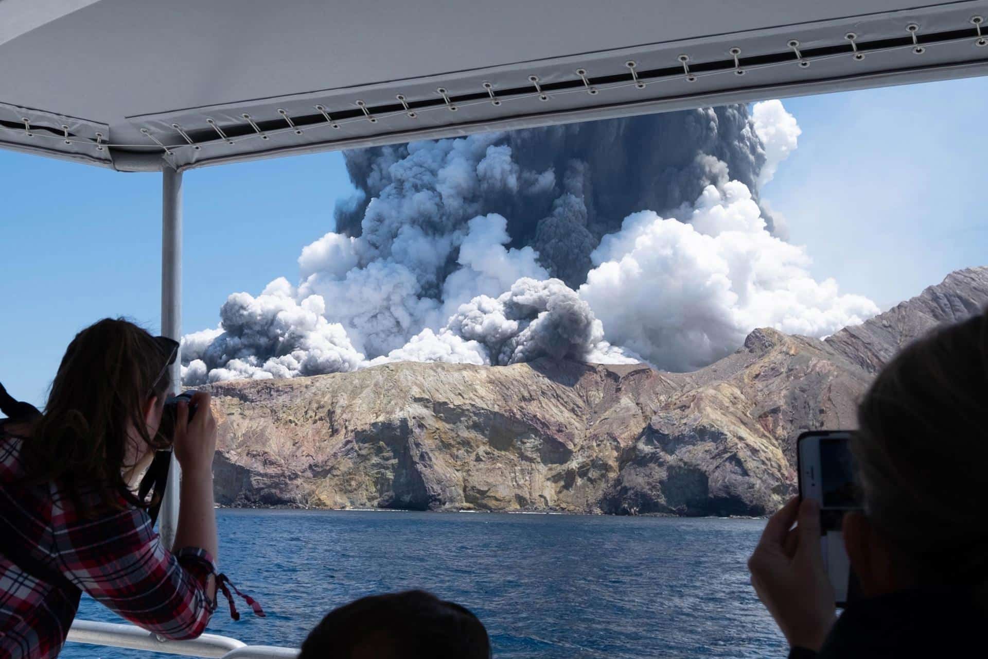 Fotografía de archivo de la erupción del volcán Whakaari en 2019, que causó 22 muertos y 25 heridos.
EFE/EPA/Michael Schade MANDATORY CREDIT: MICHAEL SCHADE EDITORIAL USE ONLY/NO SALES EDITORIAL USE ONLY/NO SALES[MANDATORY CREDIT: MICHAEL SCHADE EDITORIAL USE ONLY/NO SALES EDITORIAL USE ONLY/NO SALES]
RESUMEN FOTOS DEL AÑO DE EPA 2019 DICIEMBRE