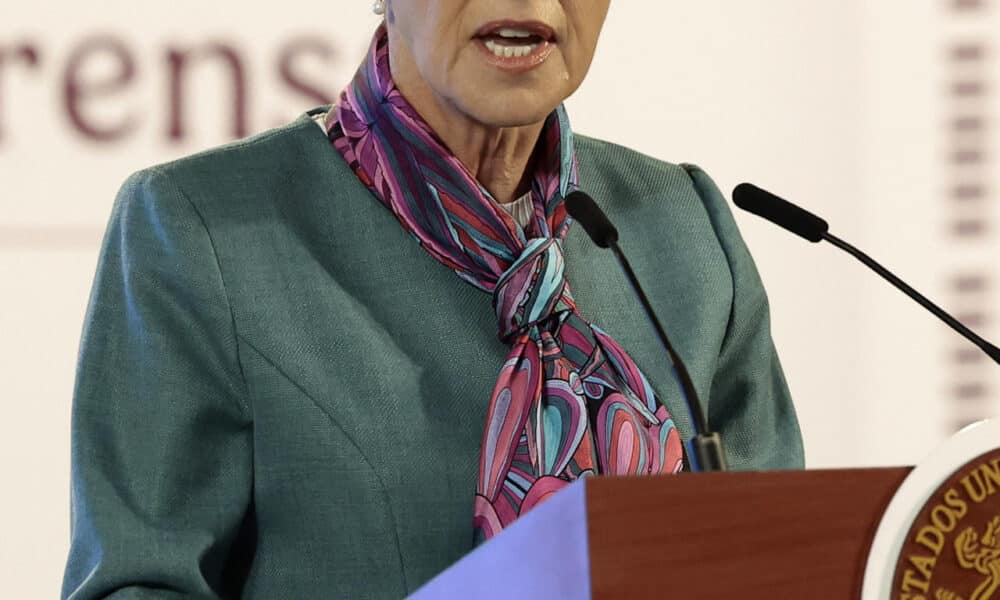 La presidenta de México, Claudia Sheinbaum, participa este martes en una rueda de prensa matutina en Palacio Nacional de la Ciudad de México (México). EFE/ José Méndez