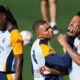 Los jugadores del Real Madrid, Kylian Mbappe (c), Eder Militrao (d) y Edurado Camavinga (i) durante el entrenamiento que el conjunto ha llevado a cabo este viernes en la Ciudad Deportiva de Valdebebas, previo al partido de La Liga que disputarán mañana, ante el Villarreal. EFE/Sergio Pérez