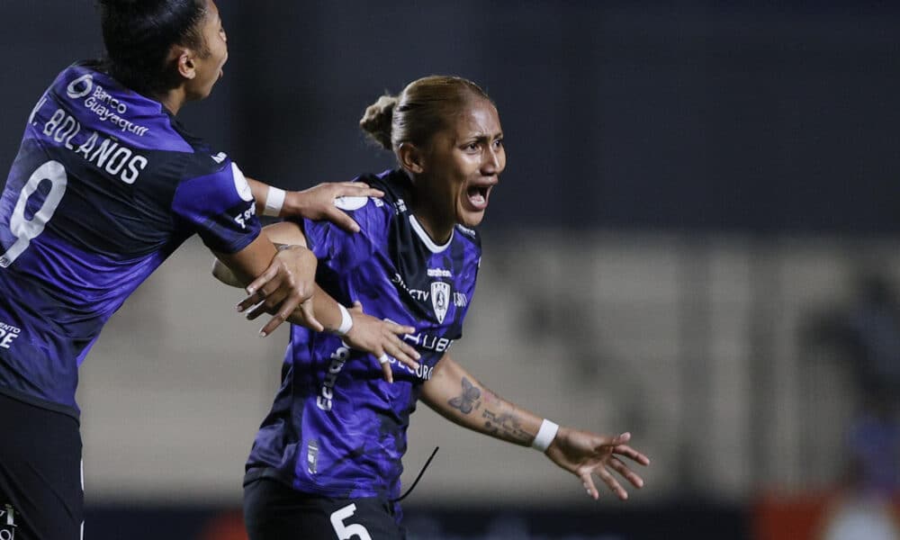 La central ecuatoriana Analiz Zambrano celebra el gol con el que Independiente del Valle empató 1-1 este v viernes con Ferroviaria en la primera jornada del Grupo C de la Copa Libertadores femenina en el estadio Arsenio Erico de Asunción EFE/ Juan Pablo Pino