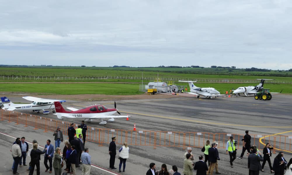 Fotografía cedida por la Presidencia de Uruguay de la inauguración del aeropuerto Internacional de Melo este martes, en Melo (Uruguay). EFE/ Presidencia de Uruguay