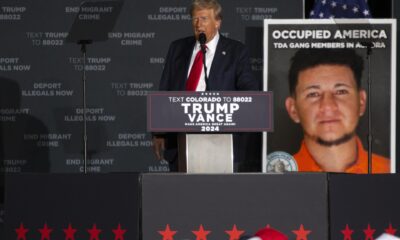 El candidato presidencial republicano Donald Trump hace campaña en el Gaylord Rockies and Resort en Aurora, Colorado. EFE/EPA/JEREMY SPARIG