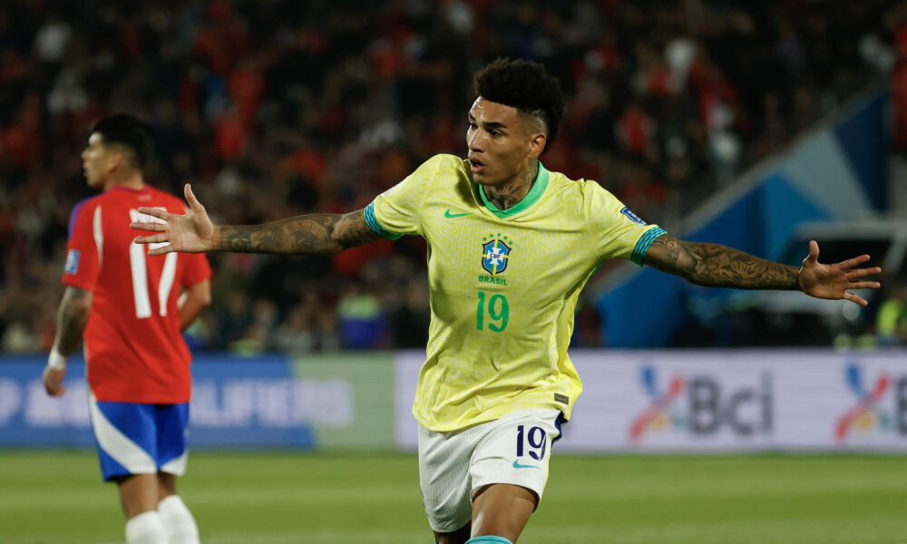 Igor Jesus Maciel da Cruz de Brasil celebra su gol en un partido de las eliminatorias sudamericanas para el Mundial de 2026. EFE/ Elvis González