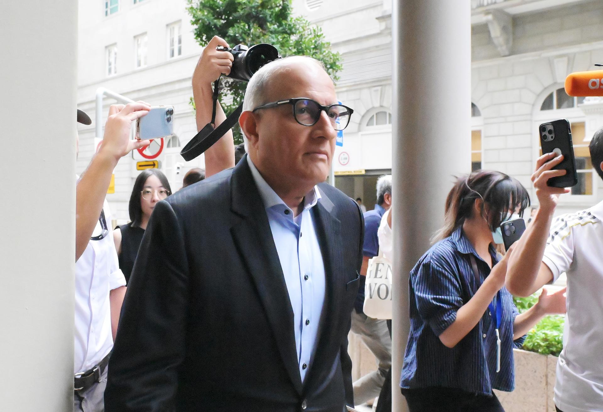 Singapore (Singapore), 03/10/2024.- Singapore's former Minister of Transport S. Iswaran arrives for his trial at the Supreme Court in Singapore, 03 October 2024. Iswaran awaits sentencing after pleading guilty to five charges, including four counts of accepting gifts as a public servant and one count of obstructing justice. (Singapur, Singapur) EFE/EPA/SIMON LIM