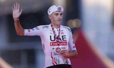 El ciclista Marc Soler del UAE Emirates, en el podio como ciclista más combativo de La Vuelta a España 2024. EFE/Javier Lizón/Archivo