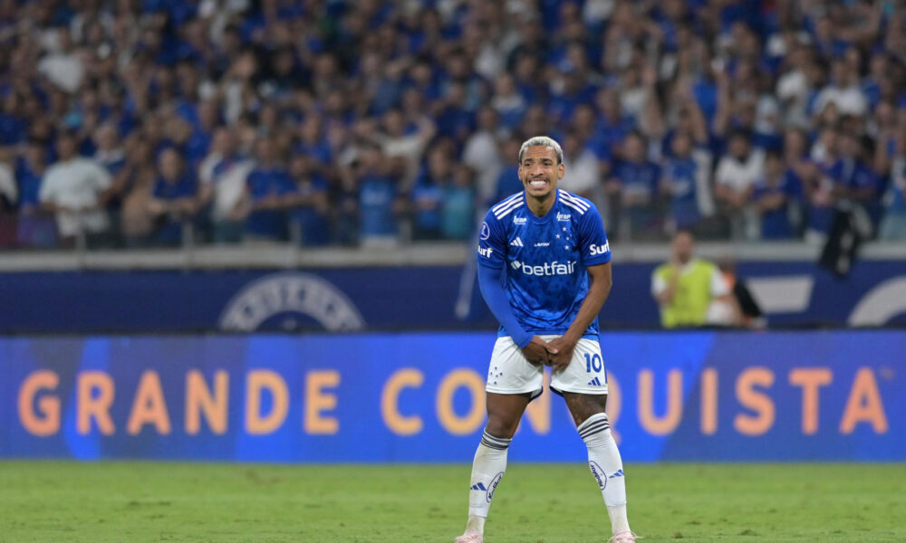 Fotografía de archivo de Matheus Pereira, centrocampista de Cruzeiro, que fue convocado este viernes para reforzar a la selección brasileña para enfrentar a Perú el 15 de octubre en Brasilia. EFE/ Yuri Edmundo