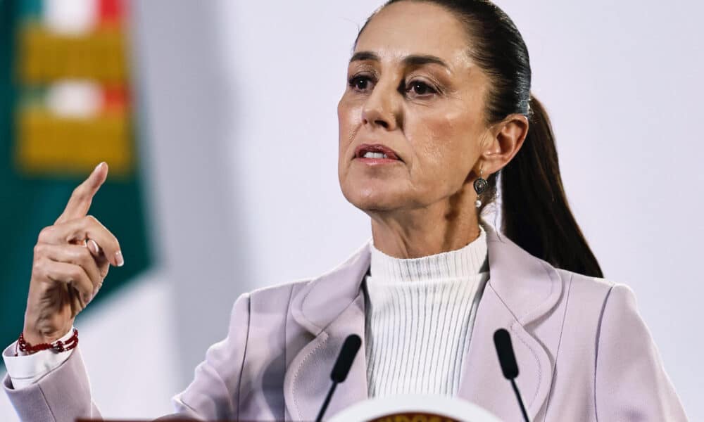 La presidenta de México Claudia Sheinbaum, habla este viernes durante su conferencia de prensa matutina en Palacio Nacional, en la Ciudad de México (México). EFE/ Sáshenka Gutiérrez