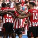 El delantero del Athletic Club Iñaki Williams (izda, detrás) es felicitado por su hermano, el también delantero Nico Williams (izda, delante) después de marcar el 2-0 ante el Espanyol, este sábado en el estadio de San Mamés en Bilbao. EFE/ Miguel Toña