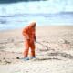 Equipos de limpieza en la playa de Coogee, en Sídney.
EFE/EPA/DAN HIMBRECHTS NO ARCHIVING AUSTRALIA AND NEW ZEALAND OUT