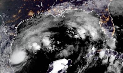 Fotografía satelital cedida por la Oficina Nacional de Administración Oceánica y Atmosférica (NOAA) a través del Centro Nacional de Huracanes (NHC) estadounidense donde se muestra la localización de la tormenta tropical Milton, el sábado 5 de octubre en el Golfo de México. EFE/NOAA-NHC